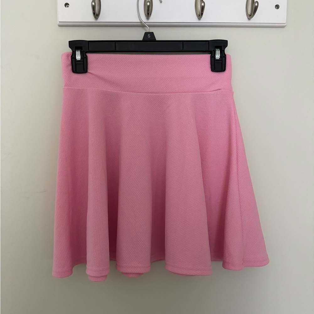 Pink pleated skirt